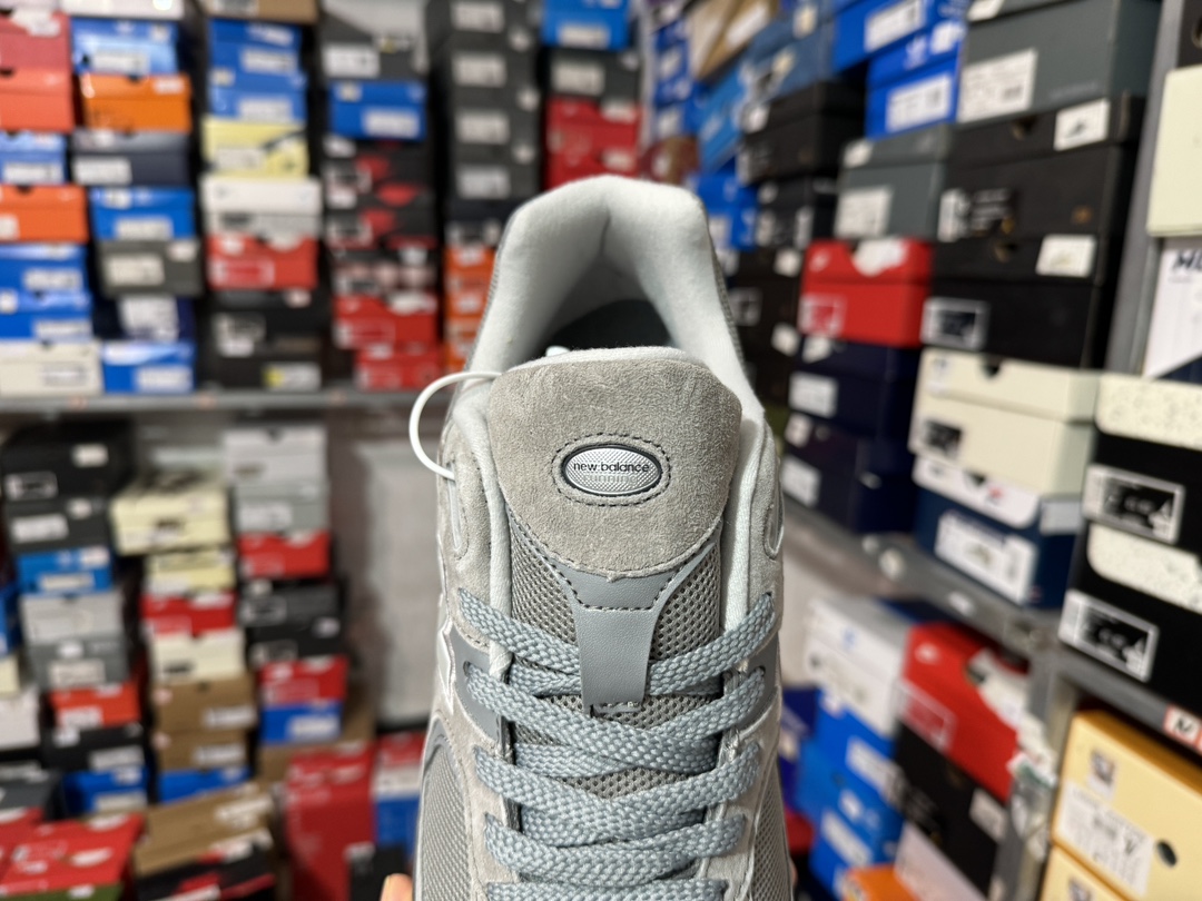 New Balance NB 2002R